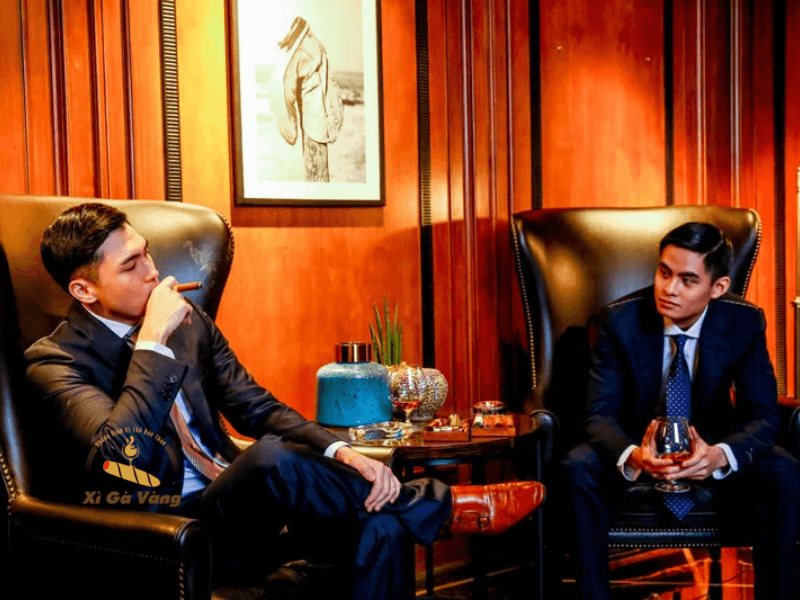 Lưu ý quan trọng khi hút xì gà đảo khói trong miệng